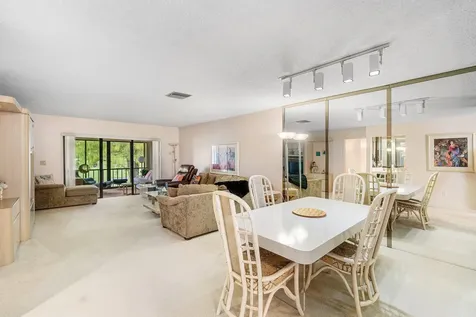 8320 Casa Del Lago Boca Raton FL 33433