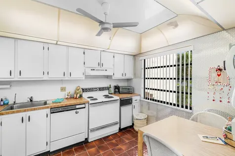 8320 Casa Del Lago Boca Raton FL 33433