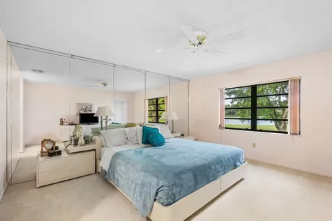 8320 Casa Del Lago Boca Raton FL 33433