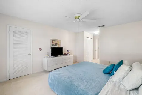 8320 Casa Del Lago Boca Raton FL 33433