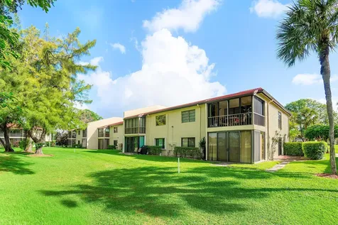 8320 Casa Del Lago Boca Raton FL 33433