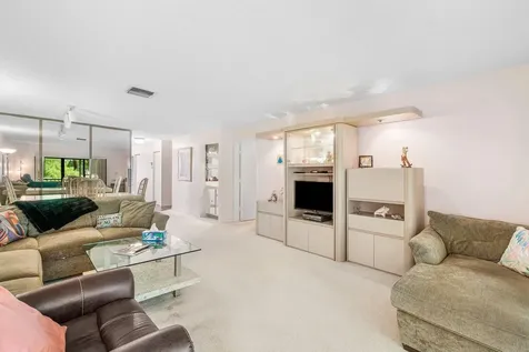 8320 Casa Del Lago Boca Raton FL 33433