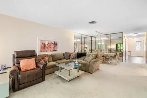 8320 Casa Del Lago Boca Raton FL 33433