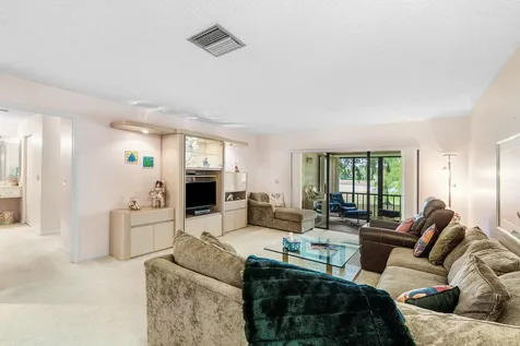 8320 Casa Del Lago Boca Raton FL 33433