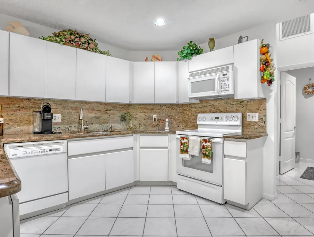 712 Golf Court Delray Beach FL 33445