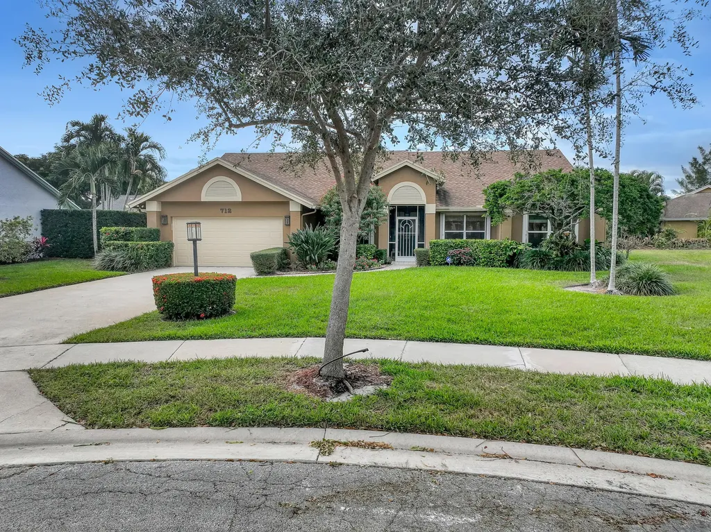 712 Golf Court Delray Beach FL 33445