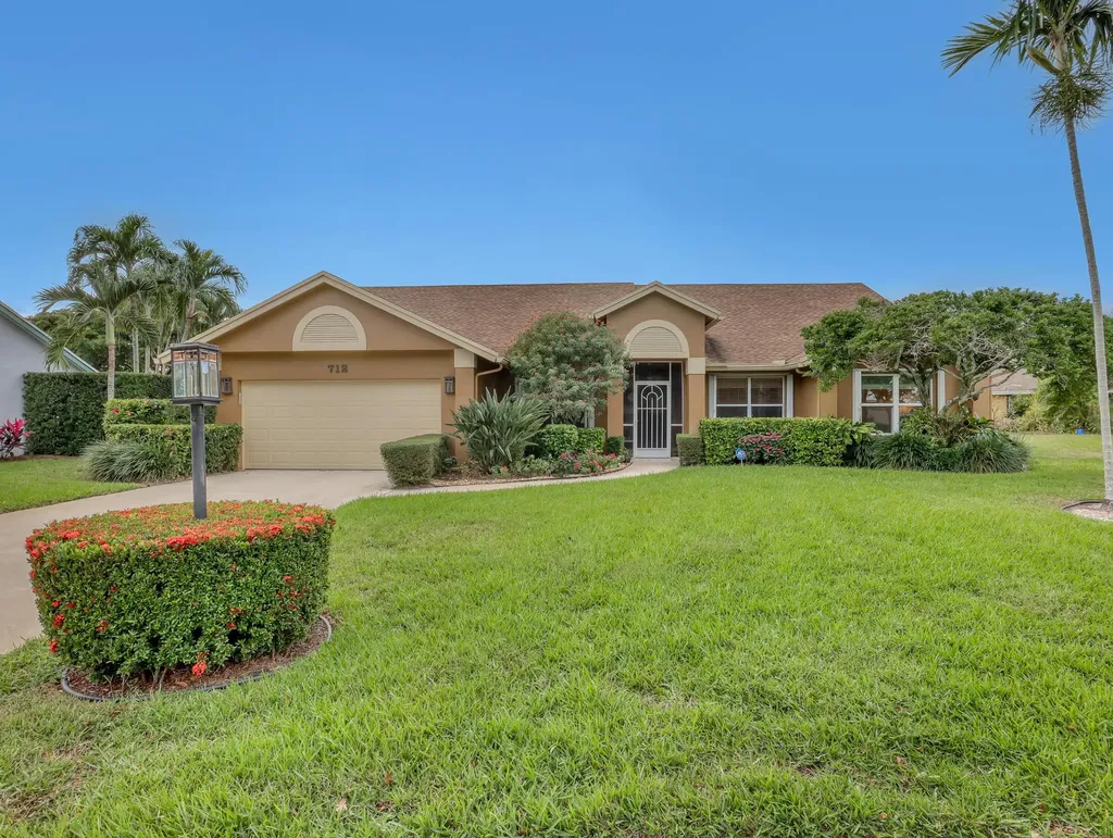 712 Golf Court Delray Beach FL 33445