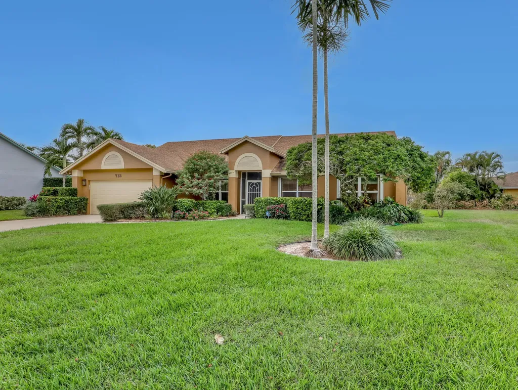 712 Golf Court Delray Beach FL 33445