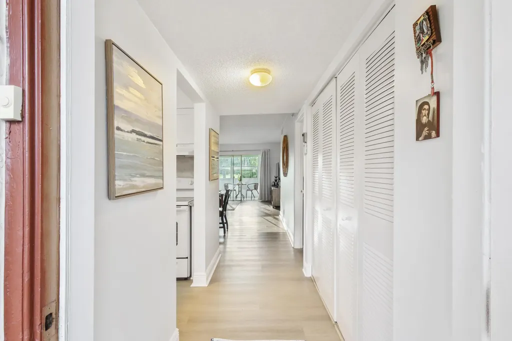 20 Abbey Lane Delray Beach FL 33446