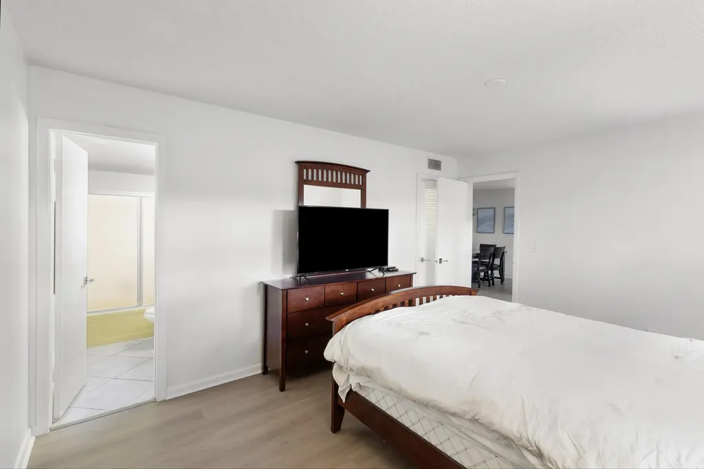 20 Abbey Lane Delray Beach FL 33446
