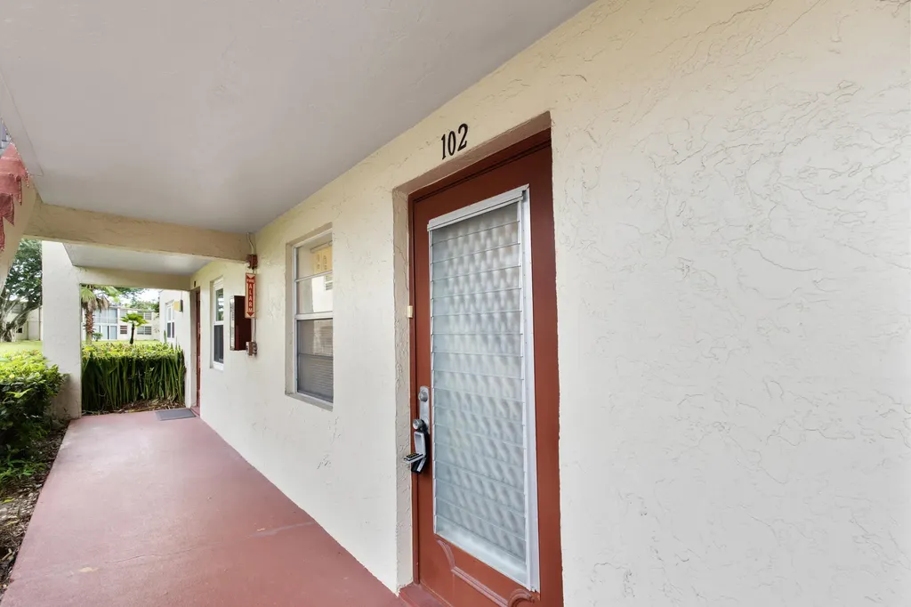 20 Abbey Lane Delray Beach FL 33446