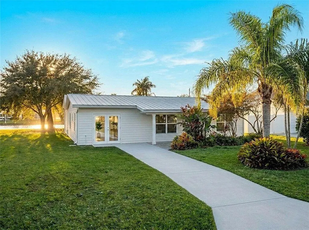 241 14th Place Vero Beach FL 32960