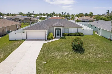 610 SE 21st Lane Cape Coral FL 33990