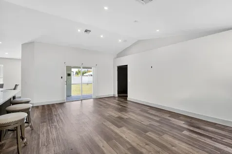 610 SE 21st Lane Cape Coral FL 33990