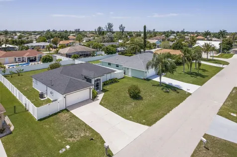 610 SE 21st Lane Cape Coral FL 33990