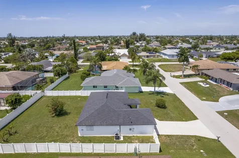 610 SE 21st Lane Cape Coral FL 33990