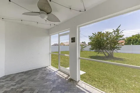 610 SE 21st Lane Cape Coral FL 33990