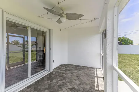 610 SE 21st Lane Cape Coral FL 33990