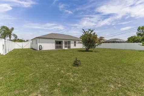 610 SE 21st Lane Cape Coral FL 33990