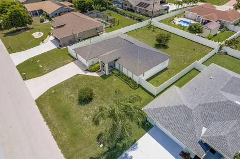 610 SE 21st Lane Cape Coral FL 33990