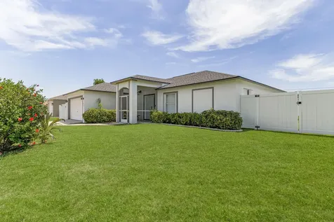 610 SE 21st Lane Cape Coral FL 33990