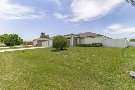 610 SE 21st Lane Cape Coral FL 33990