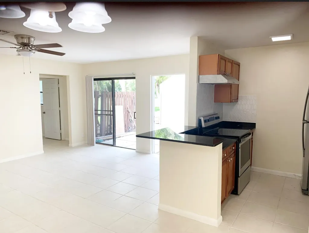 13 Crossings Circle Boynton Beach FL 33435