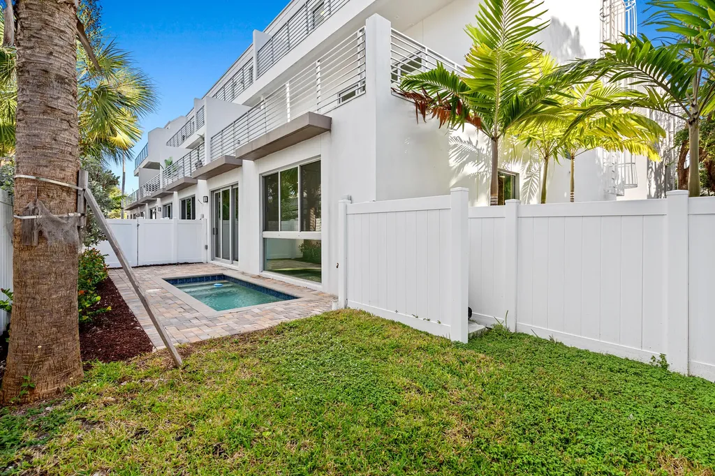 11 SE 11th Avenue Fort Lauderdale FL 33301