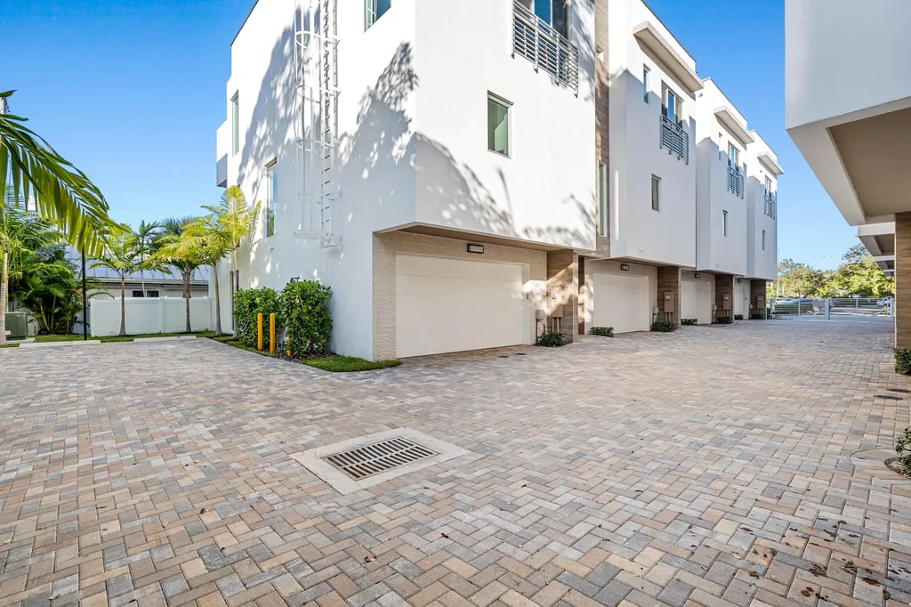 11 SE 11th Avenue Fort Lauderdale FL 33301