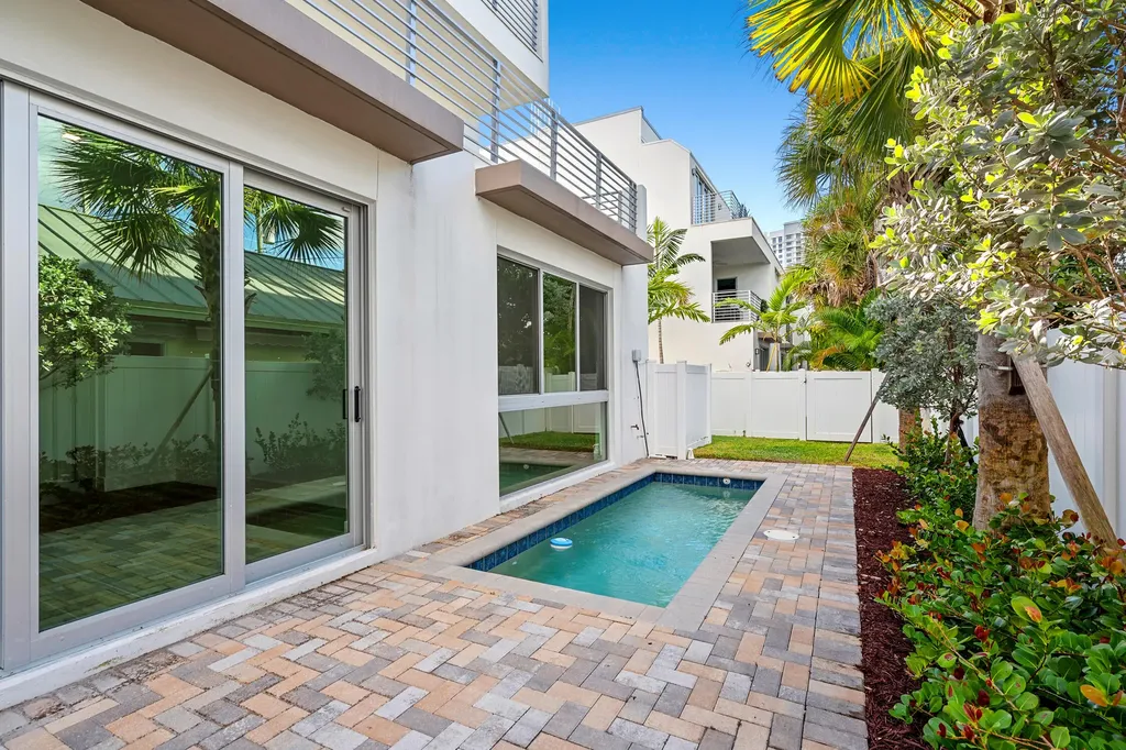 11 SE 11th Avenue Fort Lauderdale FL 33301