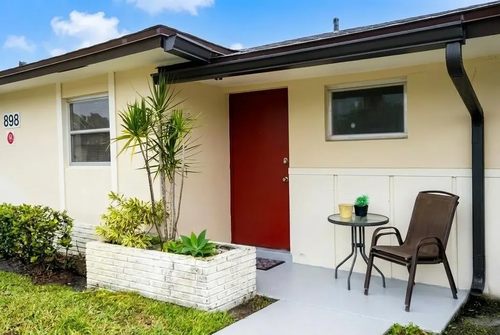 2898 Ashley Drive Drive E West Palm Beach FL 33415