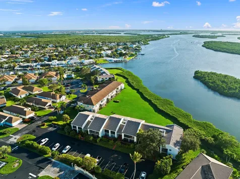 3225 S Lakeview Circle Fort Pierce FL 34949