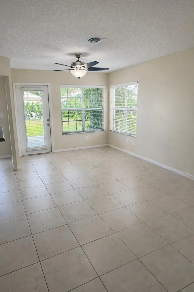 5302 Sapphire Valley Boca Raton FL 33486
