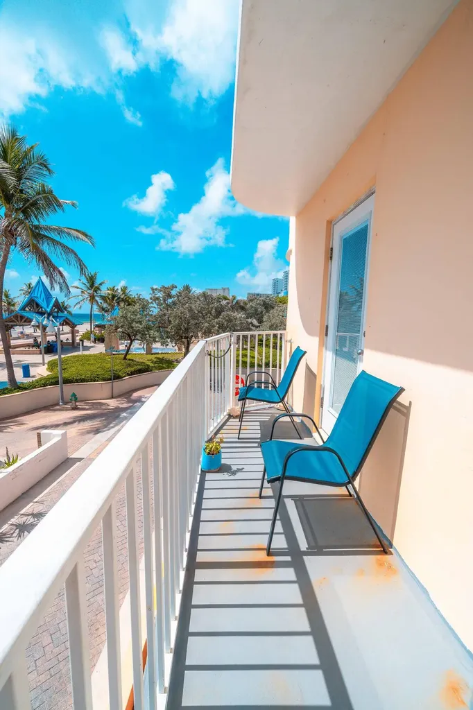 311 Connecticut Street Hollywood FL 33019