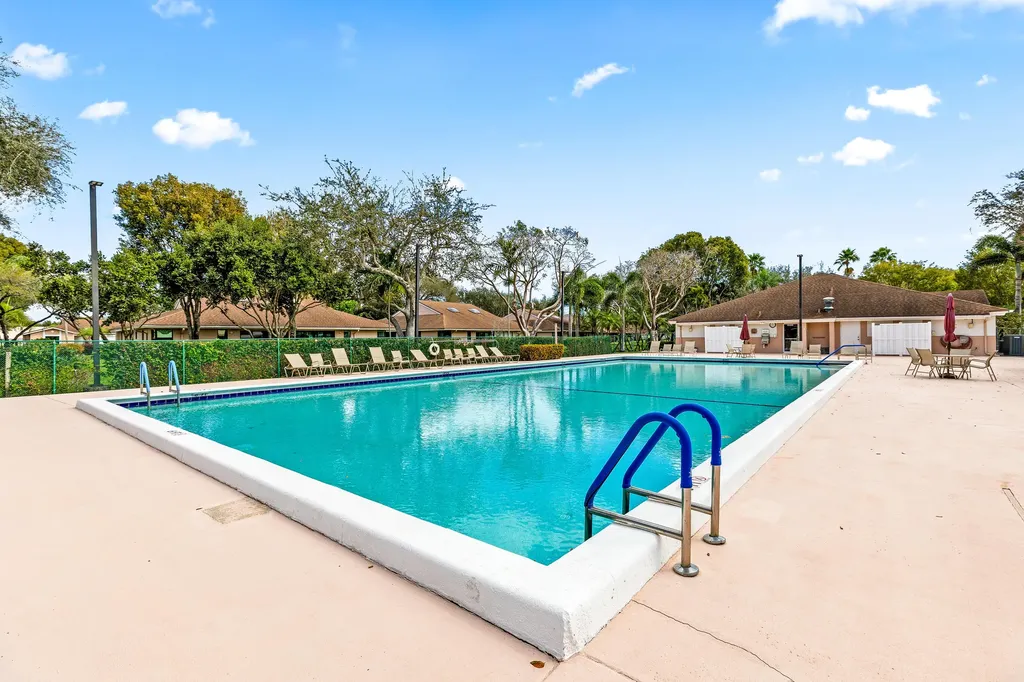 8089 Springtree Road Boca Raton FL 33496