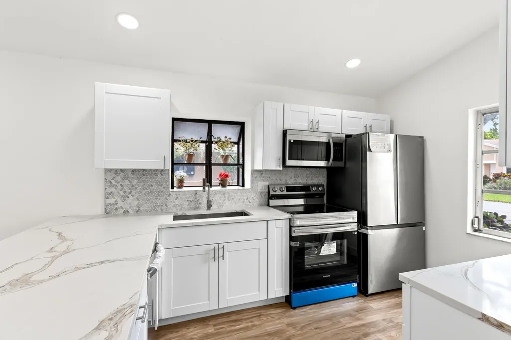 8089 Springtree Road Boca Raton FL 33496