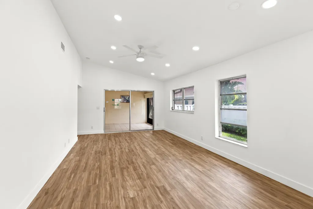 8089 Springtree Road Boca Raton FL 33496