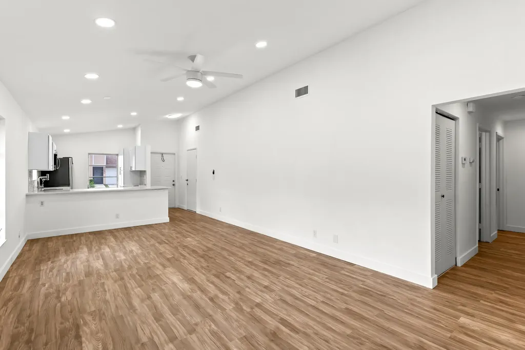 8089 Springtree Road Boca Raton FL 33496