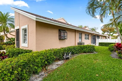 8089 Springtree Road Boca Raton FL 33496