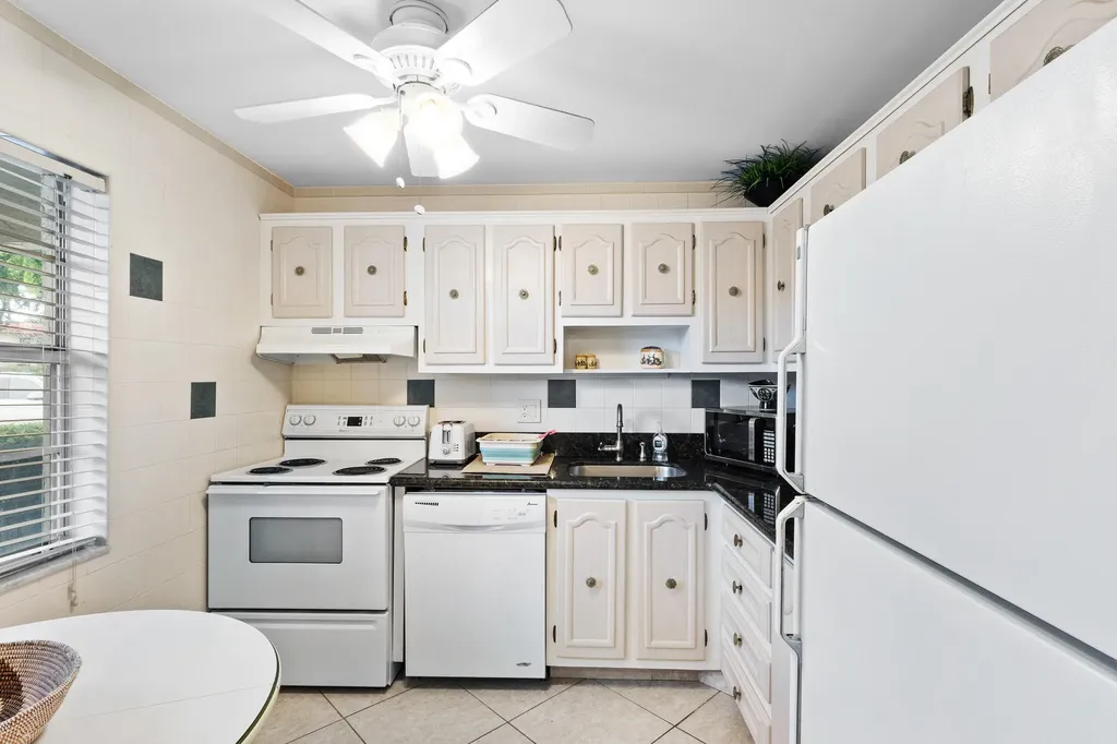 3 Abbey Lane Delray Beach FL 33446