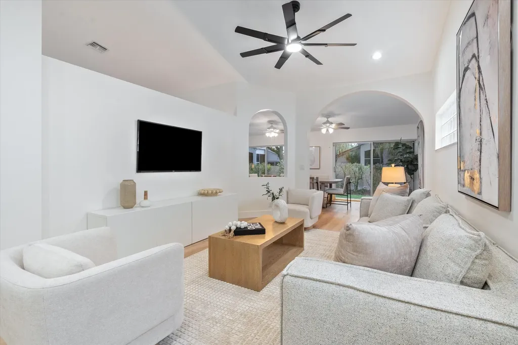 9950 Harbour Lake Circle Boynton Beach FL 33437