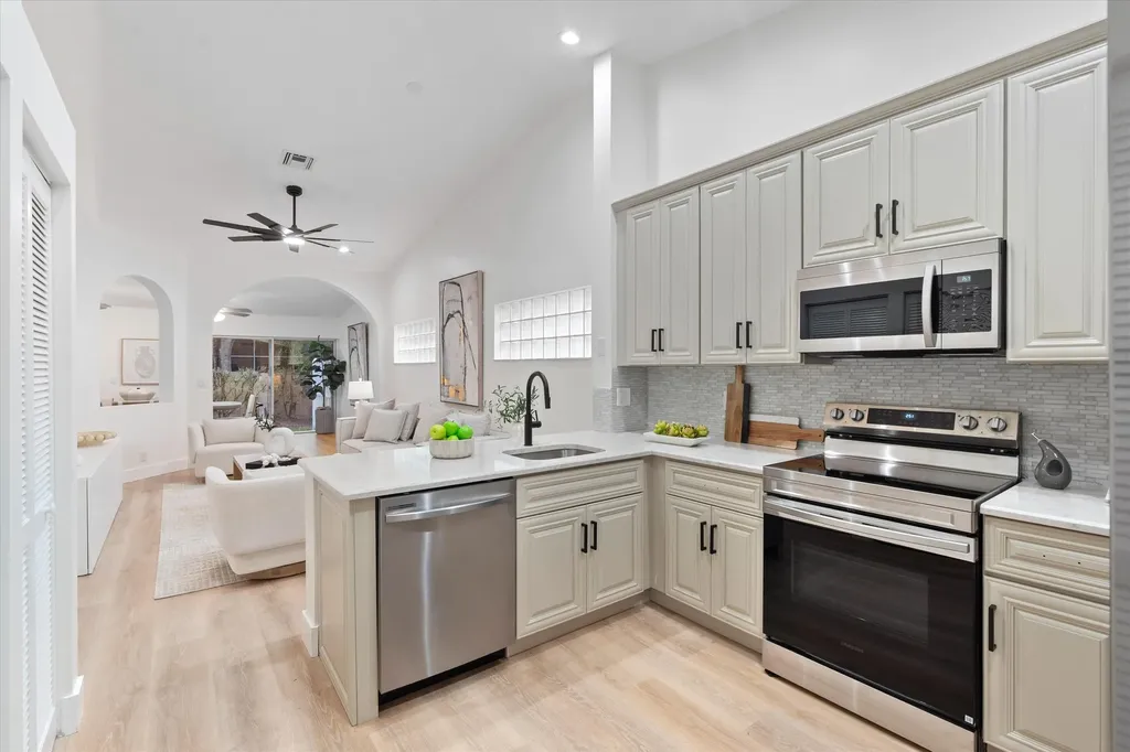9950 Harbour Lake Circle Boynton Beach FL 33437