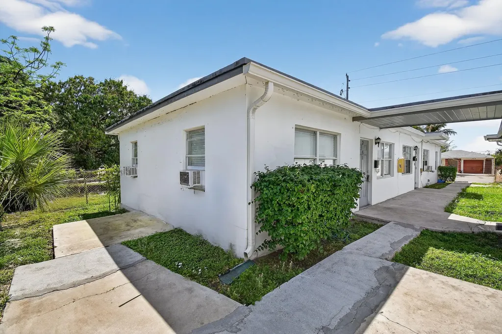 1172 W 34th Street Riviera Beach FL 33404