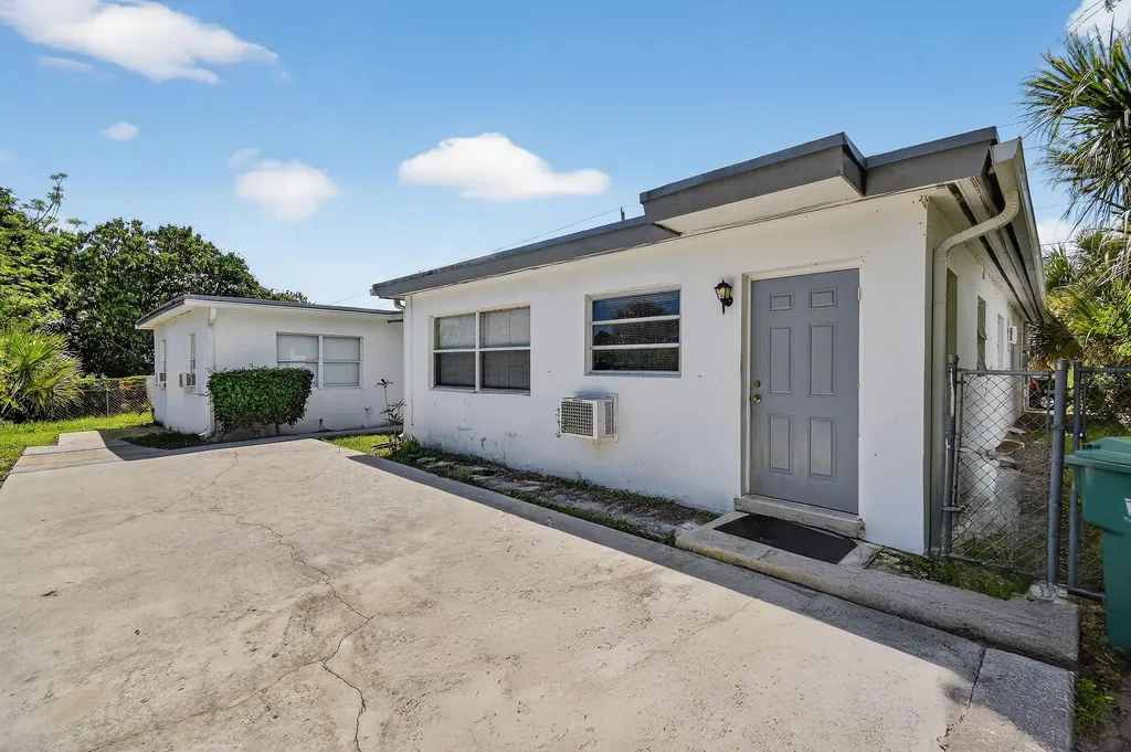 1172 W 34th Street Riviera Beach FL 33404