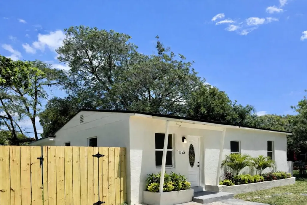 1525 NW 14th Court Fort Lauderdale FL 33311