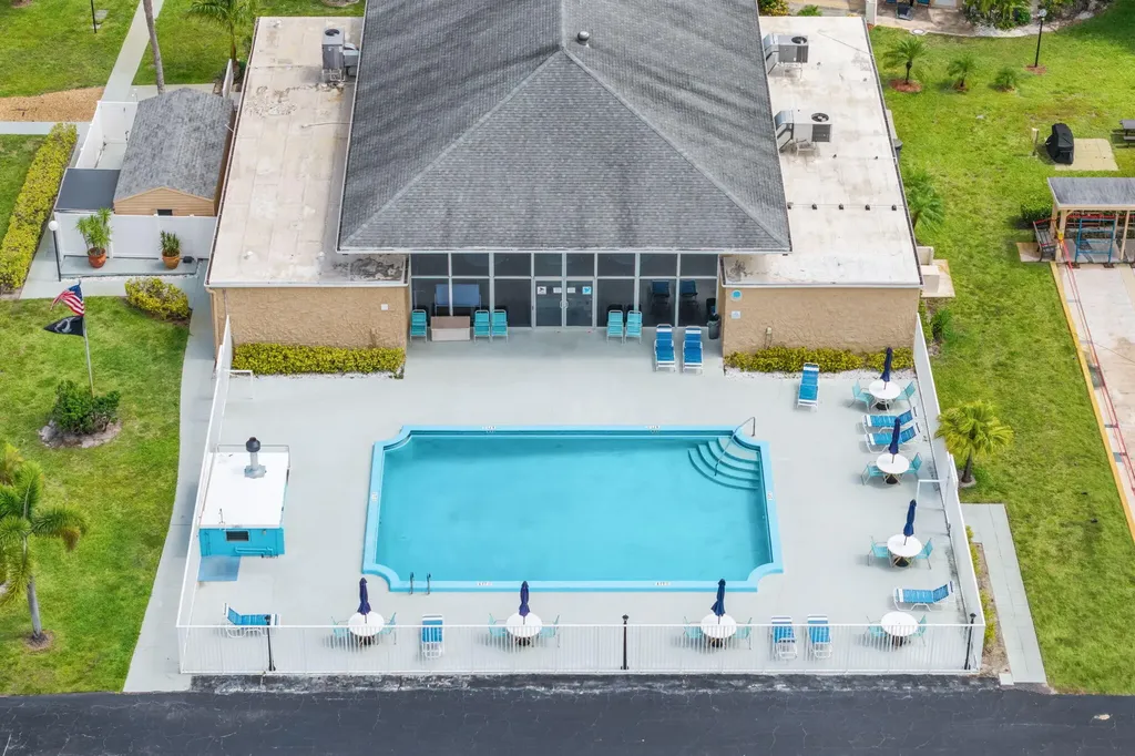 2102 NE 1st Way Boynton Beach FL 33435