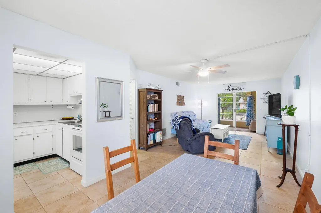 2102 NE 1st Way Boynton Beach FL 33435