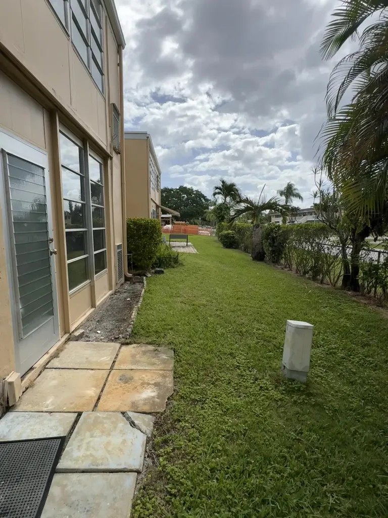 2102 NE 1st Way Boynton Beach FL 33435