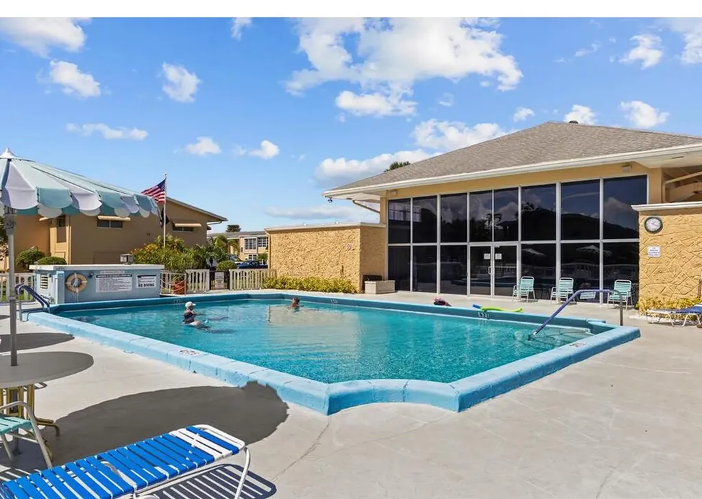 2102 NE 1st Way Boynton Beach FL 33435