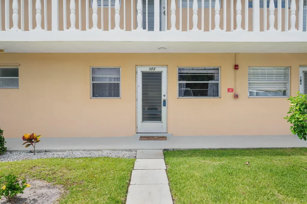 2102 NE 1st Way Boynton Beach FL 33435